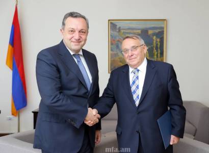 Newly appointed Czech Ambassador presents copies of Letters of Credence to Armenia Deputy FM