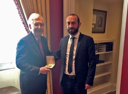 Ararat Mirzoyan meets U.S. Senate Republican Majority leader Mitch McConnell