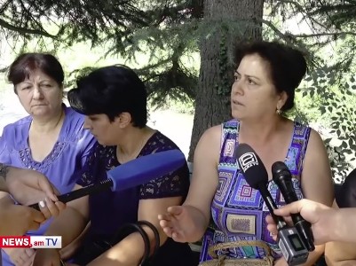 «Ասում եմ՝ դուրս եկեք, հագնվեմ, նոր կգաք, ասեցին՝ չէ, լկտի ձեւով քարշ տվեցին». իջեւանցի կինը` գիշերվա դեպքերի մասին