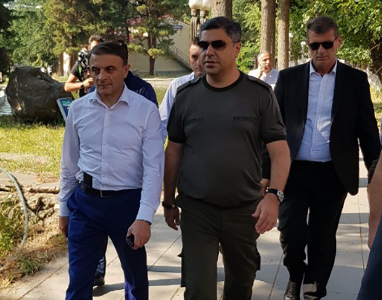 «Իրատես». Ի՞նչ գործ ունի Արթուր Վանեցյանը Իջեւանում