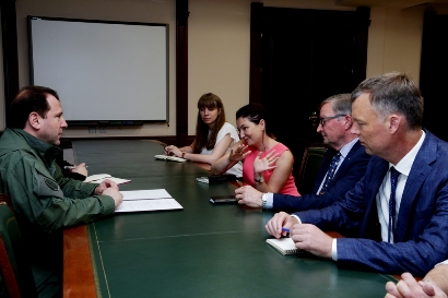 Armenia Defense Minister receives international expert group