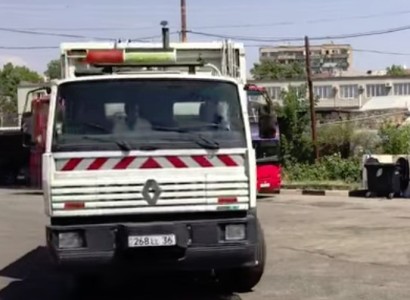 Ստեփանավանը օգնության է հասնում Երևանին. մայրաքաղաք ժամանած աղբատար մեքենան արդեն աշխատում է