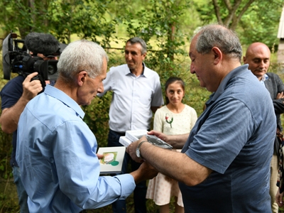 Armenia President visits houses of Hrant Matevosyan, Hovhannes Tumanyan