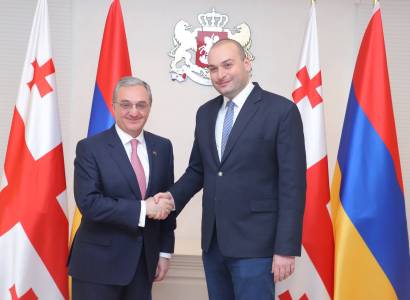 Armenia FM, Georgia PM underscore promotion of new regional programs