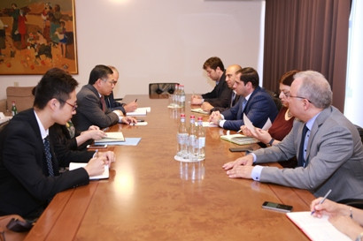 Սուրեն Պապիկյանը «Հյուիս-Հարավ»-ին վերաբերող հարցեր քննարկելու նպատակով հանդիպել է  ՉԺՀ դեսպանի հետ