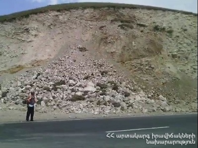 Ծովագյուղից Դիլիջանի թունել տանող ավտոճանապարհին տեղի է ունեցել քարաթափում