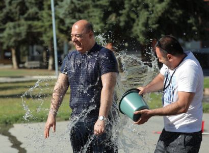 Առաջինը ջրվեց քաղաքապետ Սամվել Բալասանյանը. Վարդավառը` Գյումրիում (ֆոտո)