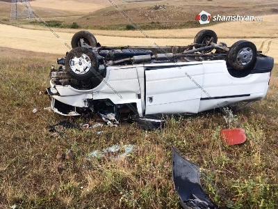 Սյունիքում Ford Transit-ը բախվել է արգելապատնեշին, մի քանի պտույտ գլորվել ու գլխիվայր հայտնվել ձորում․կա վիրավոր (ֆոտո)