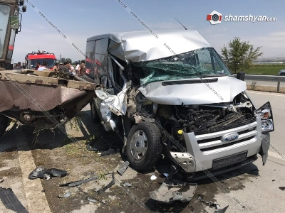 Ford Transit մակնիշի ավտոմեքենայի վարորդը բախվել է կոմբայնին. կա 1 տուժած (ֆոտո)