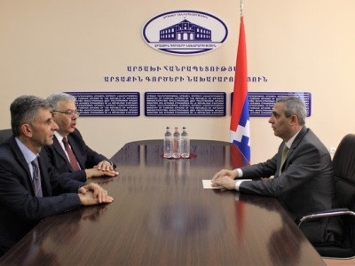 Karabakh FM receives ARF-D Bureau representative