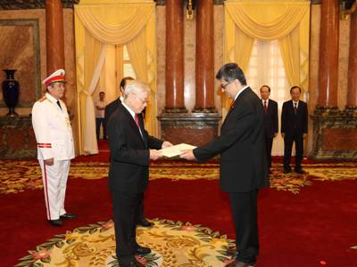 Armenia Ambassador presents Letters of Credence to Vietnam President