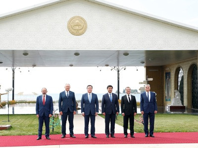 Eurasian Economic Union PMs hold ceremony of canceling stamps issued for EEU 5th anniversary