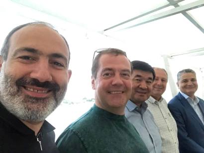 Armenia PM posts selfie with PMs of EEU member states