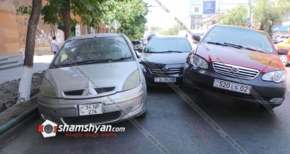 Երեւանում բախվել է 3 մեքենա․ BYD-ն մասամբ հայտնվել է օդում