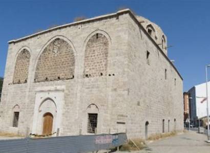 Իմ պապը եւ տատը այս եկեղեցում են մկրտվել. Կարո Փայլանը ահազանգում է Մալաթիայի Սուրբ Երրորդություն եկեղեցու մասին
