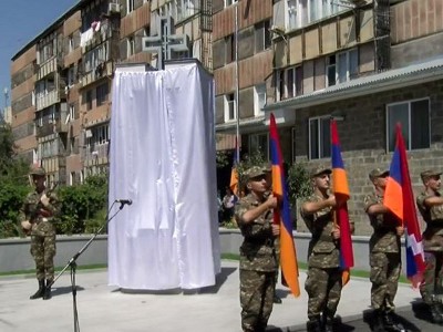 Մեծամորում բացվեց Ապրիլյան պատերազմում զոհված զինծառայողների հուշարձանը. ներկա էին Աննա Հակոբյանն ու ՊՆ փոխնախարարը