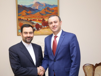 Armenia Security Council Secretary receives Iran Ambassador
