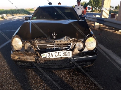 Արարատի մարզում հայր եւ որդի Mercedes-ներով բախվել են իրար․ կան վիրավորներ