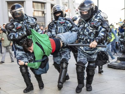 Кремль оправдывает жесткие действия правоохранителей для пресечения беспорядков