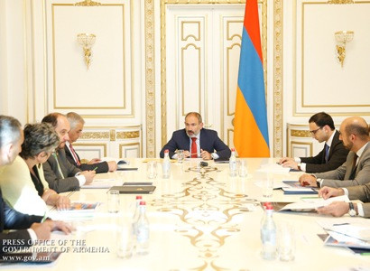 Armenia PM chairs consultation