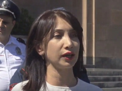 Սոնա Աղեկյանը «Իմ աղբը» թեմայով ասուլիս է հրավիրել Երեւանի քաղաքապետարանի դիմաց