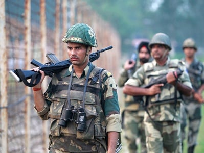 Indian, Pakistani soldiers clash
