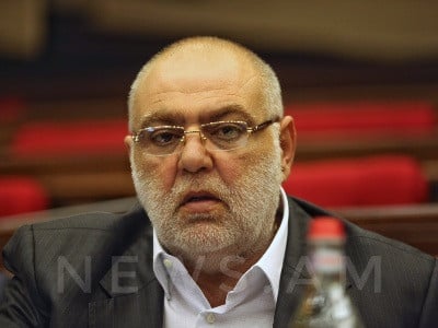 «Ժամանակ». Ոստիկանությունը մտել է Սեյրան Սարոյանի տուն ու բերման ենթարկել այնտեղ գտնվողներին.Գեներալը հասցրել է փախչե՞լ