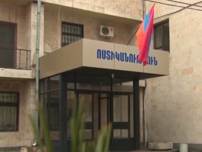 Ծեծ եւ խուլիգանություն Երեւանում․ կան բերման ենթարկվածներ. Նրանցից մեկը բաժնում կոտրել է պատուհանի ապակին, վնասել ձեռքը