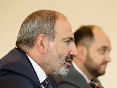 Armenia PM holds working meeting with Education Minister