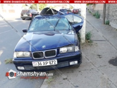 Վանաձորում BMW-ն բախվել է էլեկտրասյանը. կան վիրավորներ