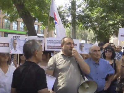 Armenia 2nd President’s supporters hold rally in front of French Embassy in Yerevan