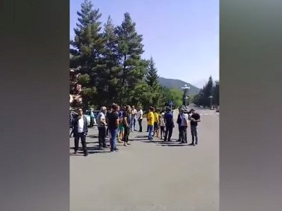 Jermuk town residents against Amulsar gold mine operation waiting for Armenia PM