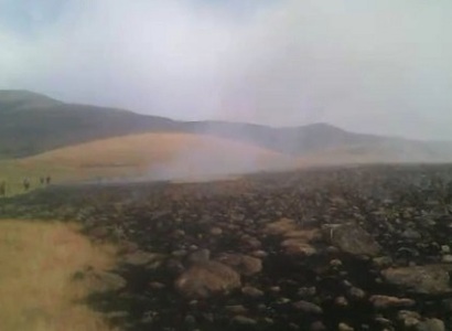 Հրդեհից 4 օր անց Արայի լեռան ստորոտում հրդեհաշիջման աշխատանքները շարունակվում են