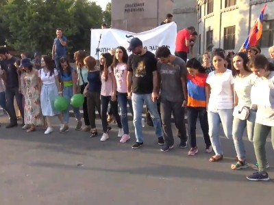 Բնապահպանները քայլերթ են իրականացնում Երեւանի կենտրոնում