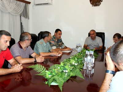 Հունան Պողոսյանը արտահերթ խորհրդակցություն է հրավիրել (ֆոտո)