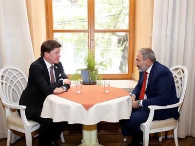 Armenia PM has working lunch meeting with Swedish Riksdag delegation