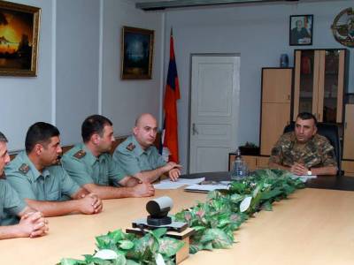 Արցախի ՊԲ հրամանատարն ընդունել է ծառայողական հետագա առաջխաղացման ներկայացված մի շարք սպաների