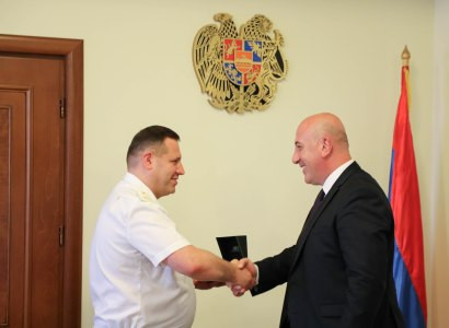 Քննչական կոմիտեի նախագահը պարգեւատրել է ոստիկանության ծառայողների