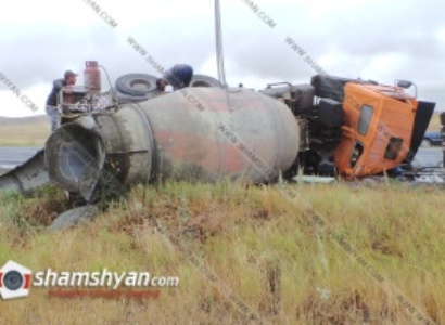 Բետոնով բեռնված  «ՄԱԶ»-ը կողաշրջվել է. կա վիրավոր