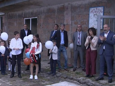 Armenian PM pays surprise visit to Vahan village on September 1