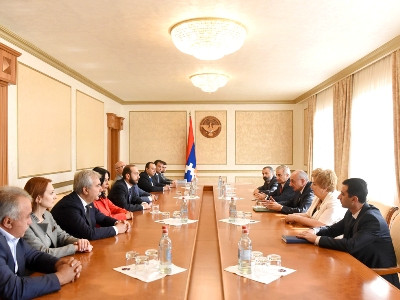 Karabakh President receives Armenia parliament speaker