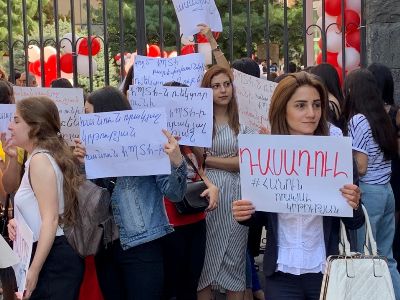 «Մենք ռեկտոր ունենք». Բողոքի ակցիա ՀՊՏՀ-ի դիմաց. Համալսարանում դասադուլ են հայտարարել (ֆոտո)