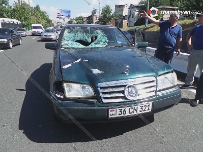 Երեւանում Mercedes-ը «Դրախտ» ռեստորանի դիմաց վրաերթի է ենթարկել փողոցը չթույլատրելի հատվածով անցնող հետիոտնին