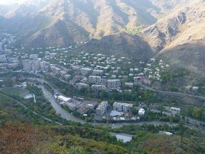Ալավերդցիները բողոքի ցույց են արել. Պահանջում են պարզաբանել՝ ինչու դեռեւս ասֆալտապատված չի համայնքի ճանապարհը