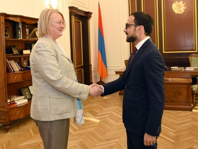 Ավինյանը Լատվիայի դեսպանի հետ քննարկել է Երեւան-Ռիգա ուղիղ չվերթի բացման հեռանկարները