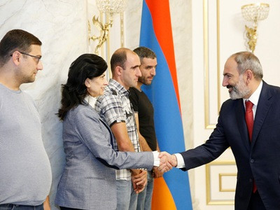 Armenia PM discusses Amulsar gold mine exploitation with residents of Jermuk town