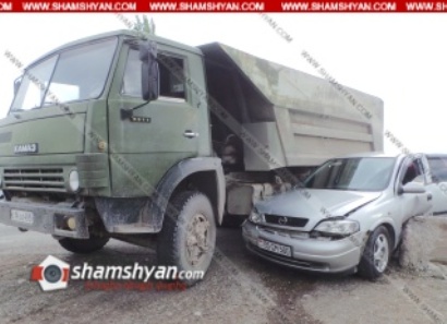 Գեղարքունիքում բախվել են ԿԱՄԱԶ-ն ու Opel-ը. վերջինս էլ բախվել է կամրջի բետոնե հատվածին