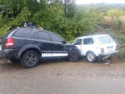 «Կիան» դուրս է եկել հանդիպակաց գոտի ու հարվածել «ՎԱԶ-21213» մեքենային (ֆոտո)