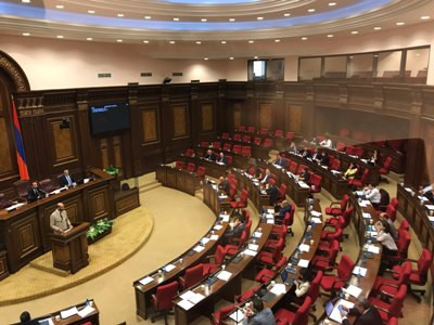 Խորհրդարանի առանձնահատկությունները. ընդմիջում աշխատանքի ժամանակ (ֆոտո)