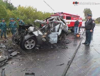 Դաժան վթար Կոտայքում. BMW X5-ը КамАЗ-ին բախվելուց հետո վերածվել մոխրակույտի. Դուրս են բերել վարորդի մոխրացած դին